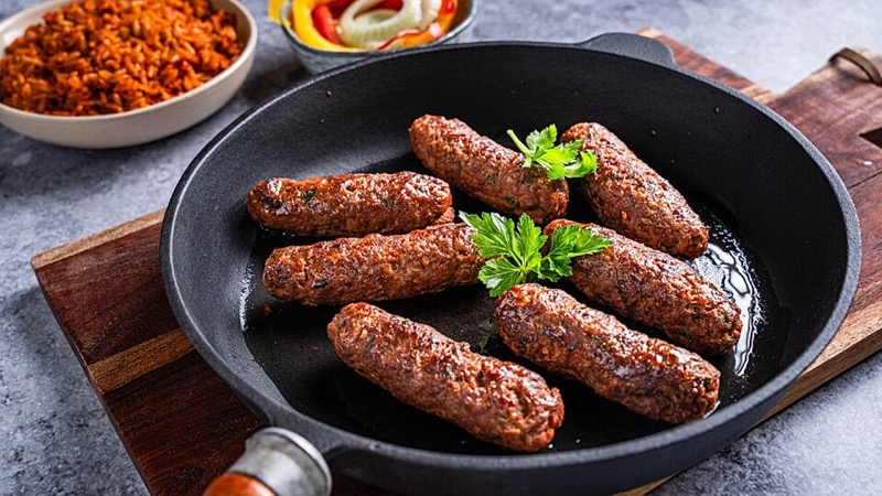Cevapcici mit rotem Reis