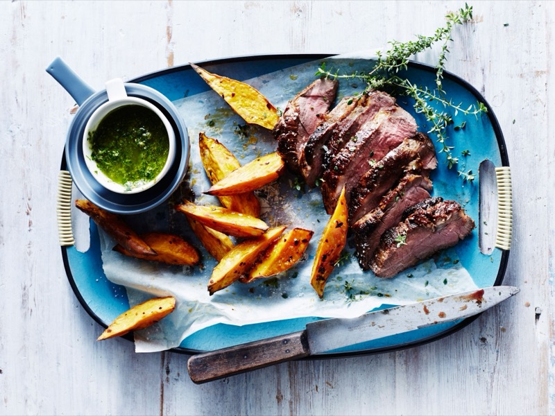 Lammsteaks mit Petersilien-Thymian-Öl