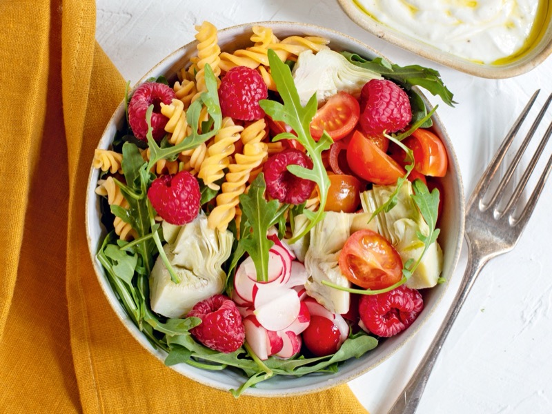 Linsennudel-Bowl mit Skyr-Leinöl-Dip